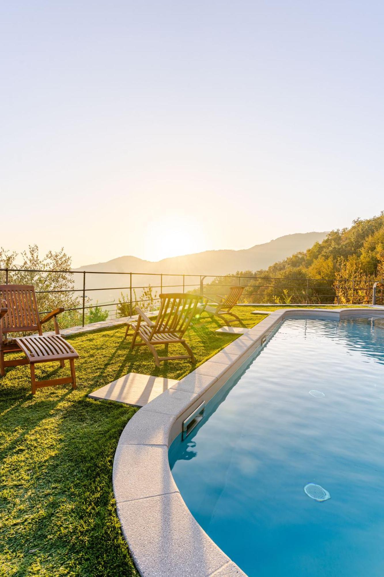 Cozy Pool-Side House With Sea View Villa Rapallo Bagian luar foto